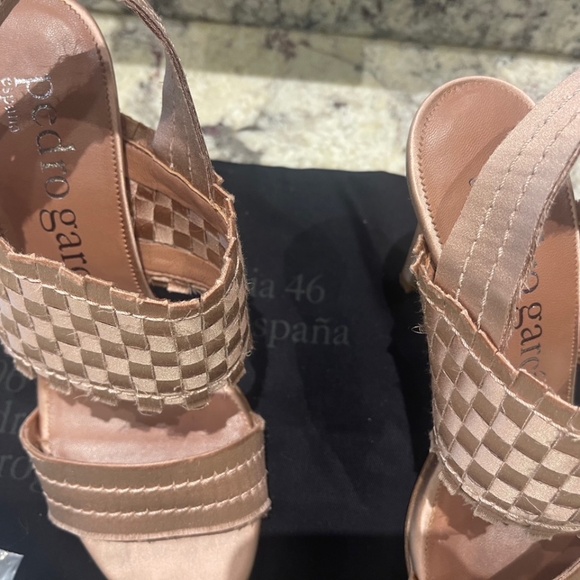 Pedro Garcia "Creta" Sandals in Bisque Satin, Size 37.5/US 7.5 - Picture 13 of 14